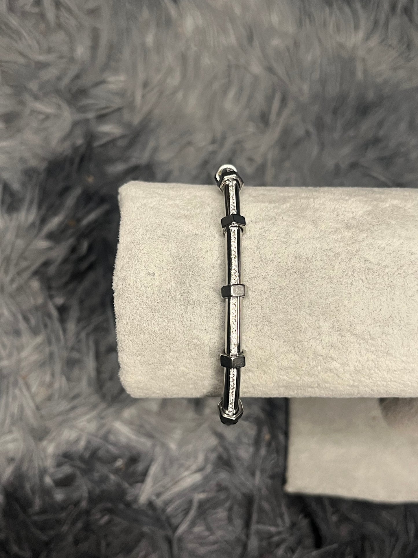 Silver nut hoop rhinestone bracelet